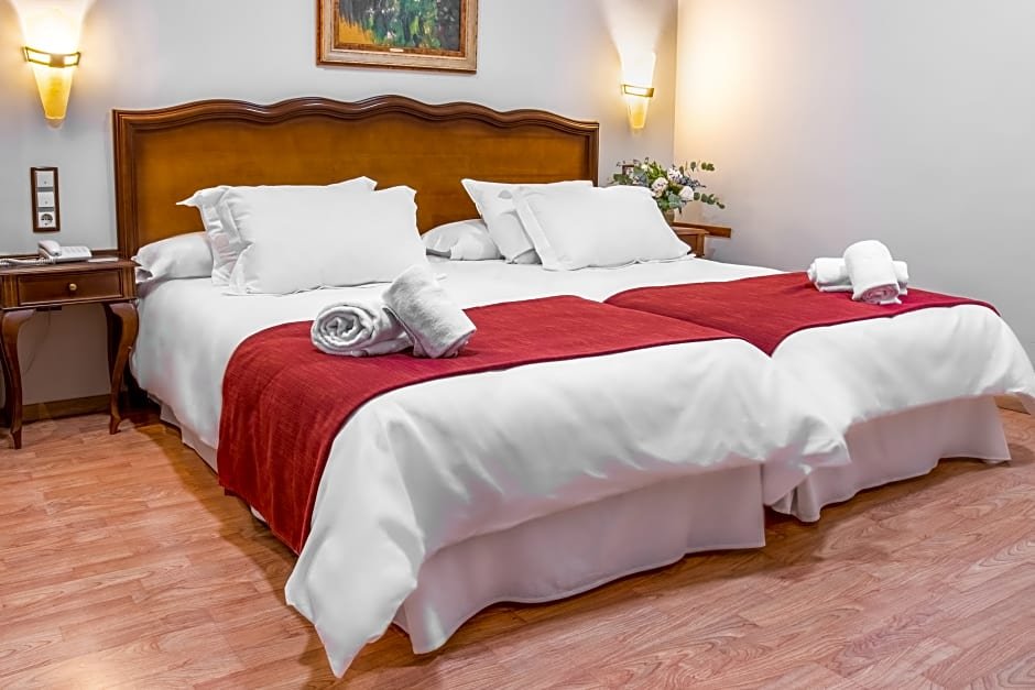 Фото Отель Reina Cristina