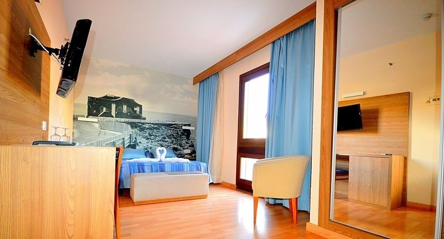 Фото Hotel Adonis Plaza