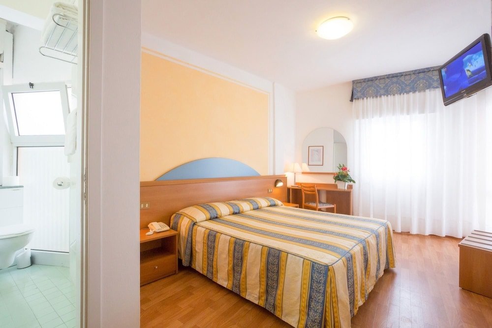 Фото Hotel Adria