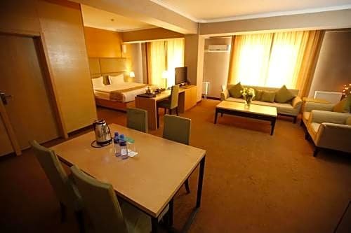 Фото The Corporate Hotel Central