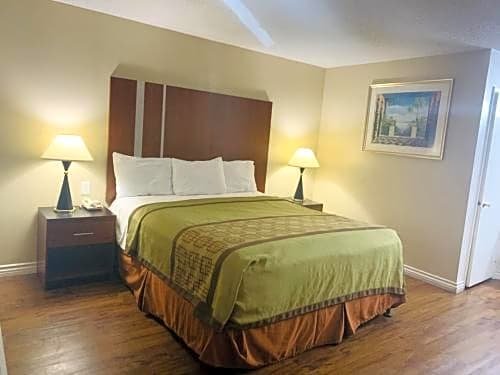 Фото Riverside Inn & Suites