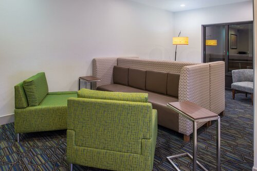 Гостиница Holiday Inn Express Hotel & Suites Tampa-Anderson Rd/Veteran, an Ihg Hotel в Тампе