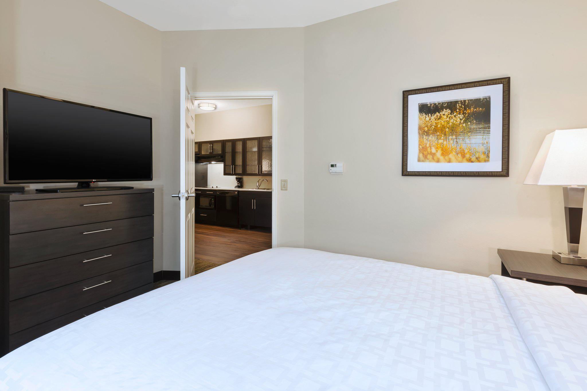 Фото Candlewood Suites Washington North, an Ihg Hotel