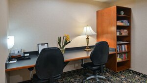 Гостиница Staybridge Suites Calgary Airport