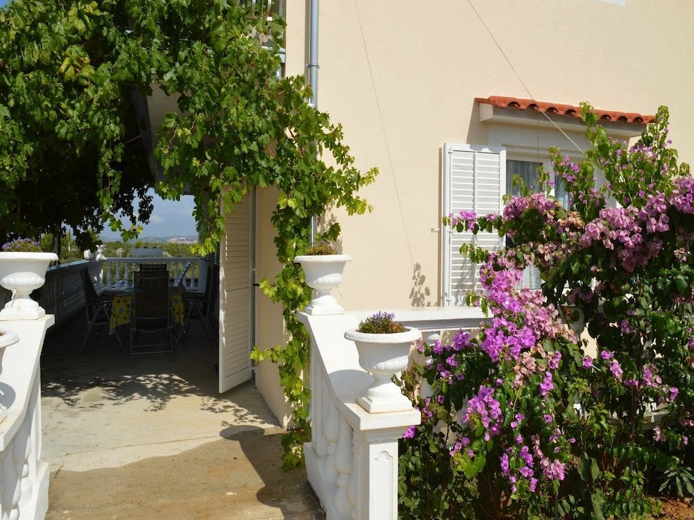 Фото Apartmani Dragović Brodarica