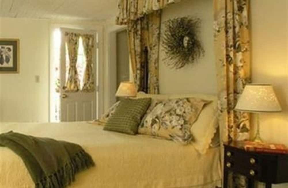 Фото Fairville Inn