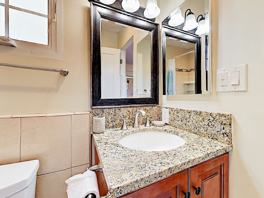 Фото 1731 Plum Street Duplex Unit B - 3 Br apts by RedAwning