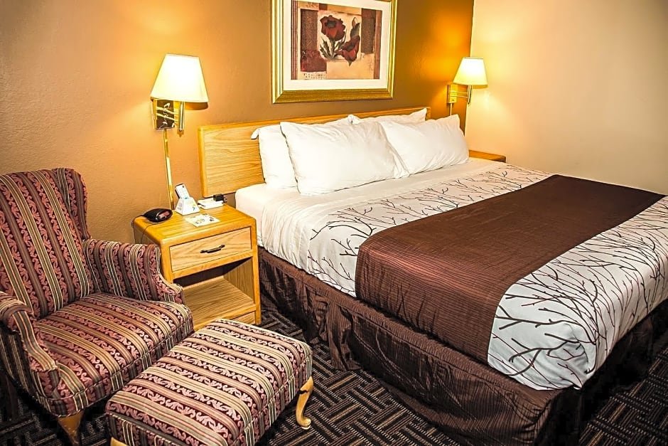 Фото Americas Best Value Inn and Suites Detroit Lakes