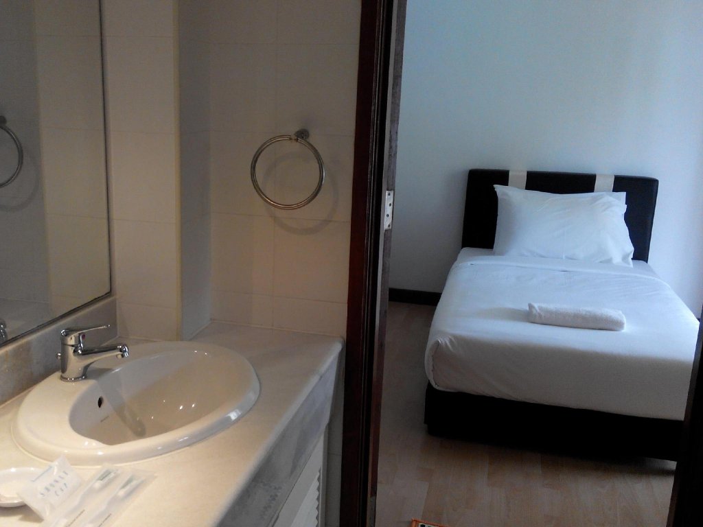 Фото 5 Twenty Ampang Hilir Guesthouse