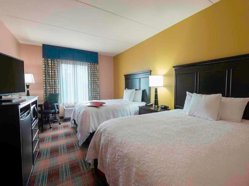 Фото Hampton Inn Clarksville