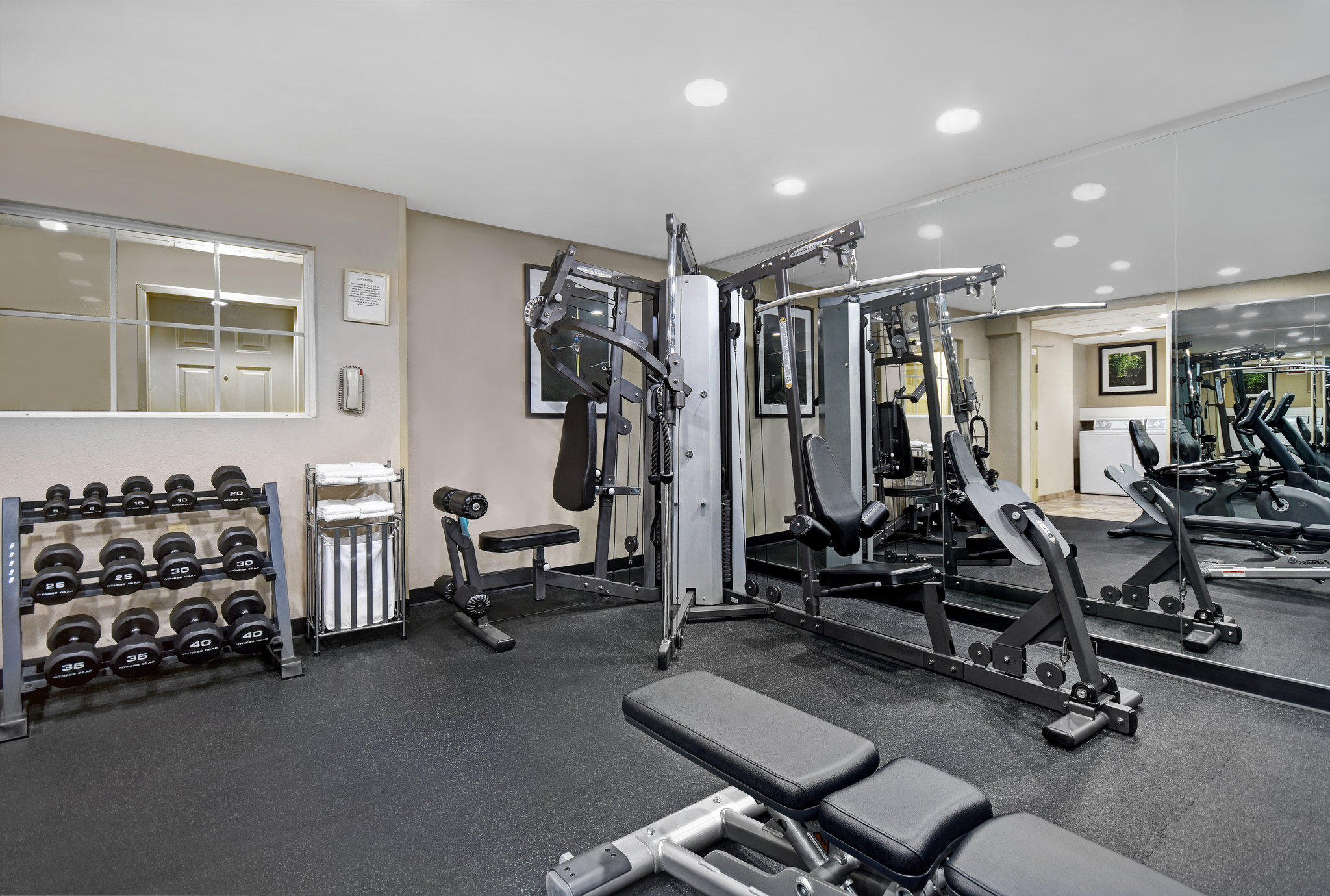 Фото Candlewood Suites, Columbia/Ft. Jackson, an Ihg Hotel