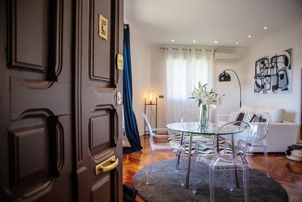 Фото Beautiful 1bed Sleeps 6 W/terrace Heart of Madrid