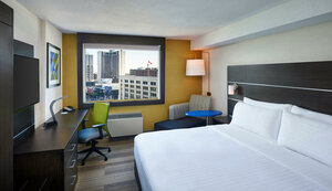 Гостиница Holiday Inn Express Windsor Waterfront