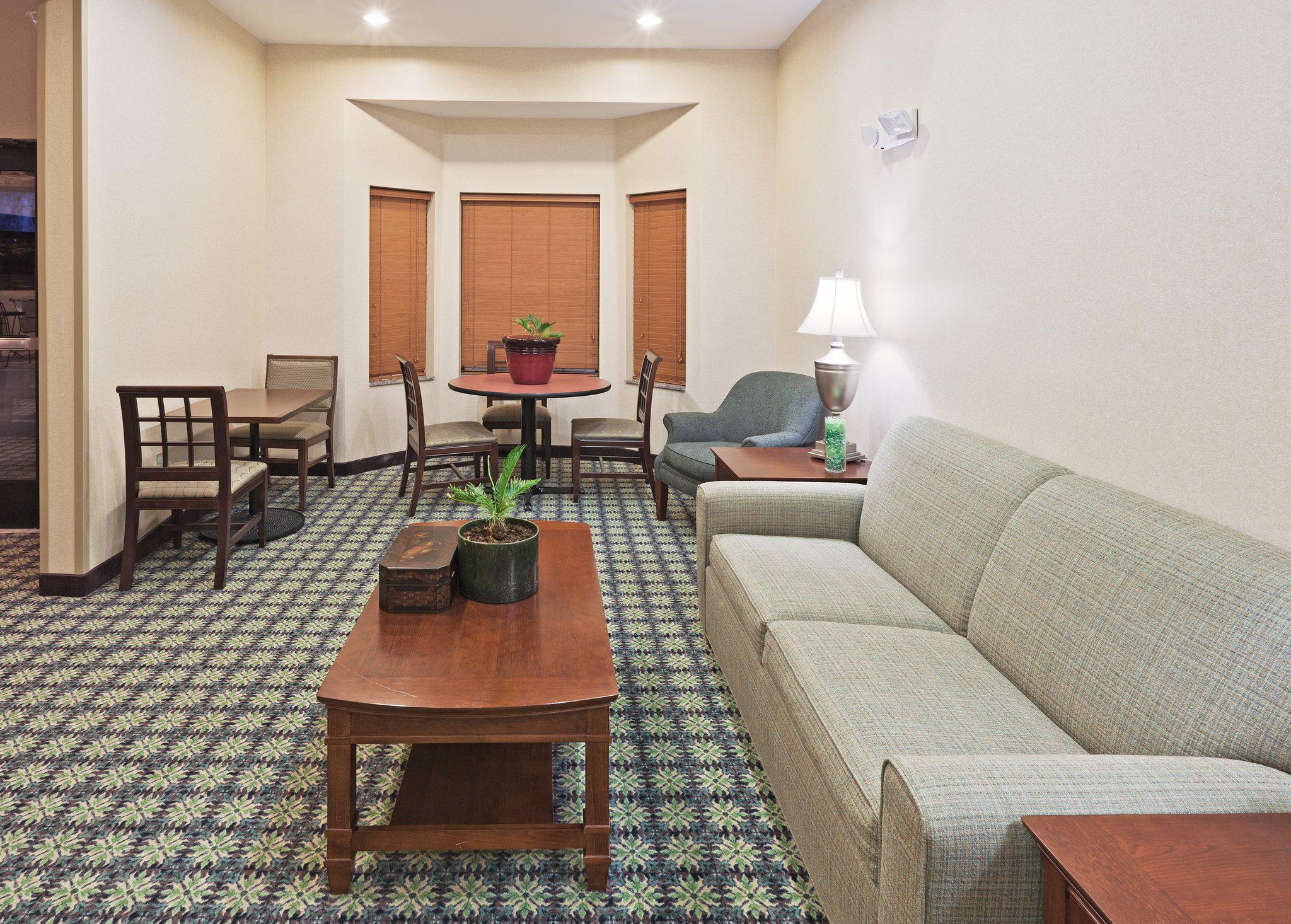 Фото Staybridge Suites Oklahoma City Airport, an Ihg Hotel