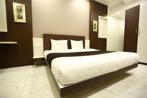 Гостиница Hotel Madhuri Executive в Колхапуре