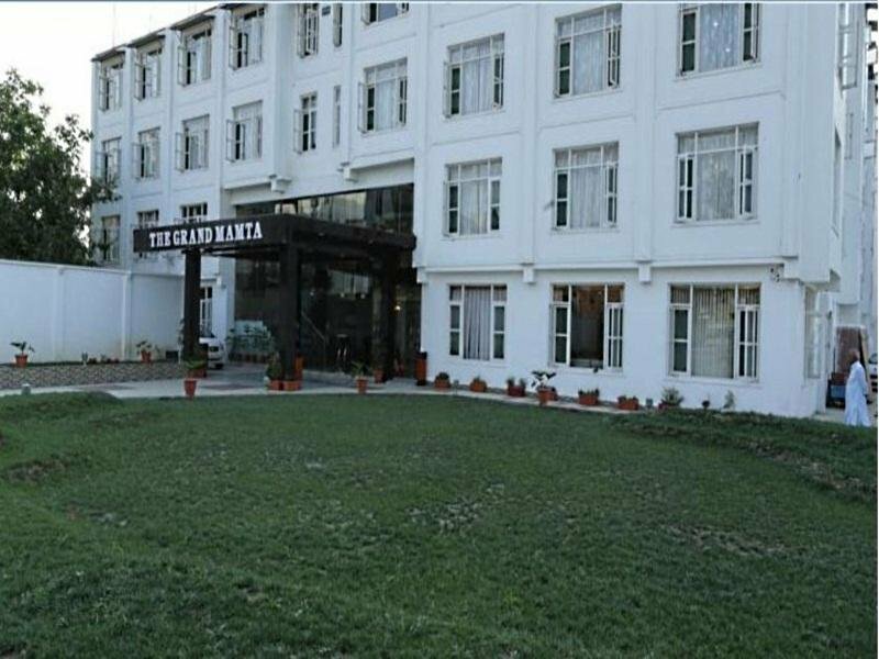 Гостиница Hotel The Grand Mamta в Сринагаре