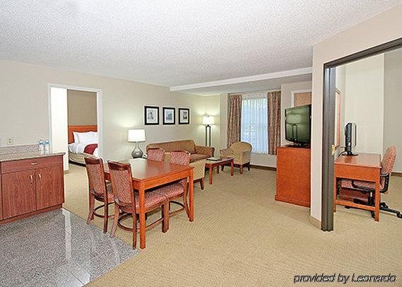 Фото Four Points by Sheraton Raleigh Arena