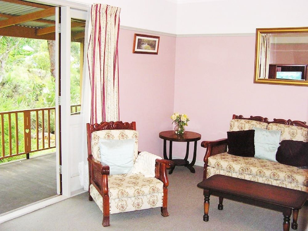 Фото Boobook Hollow