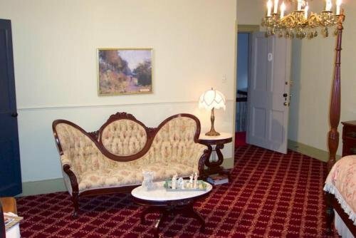 Гостиница Meadows Inn Bed & Breakfast в Нью-Берне