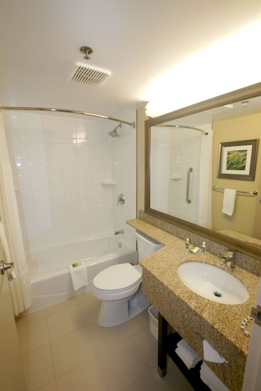 Фото Holiday Inn Express & Suites Fredericton