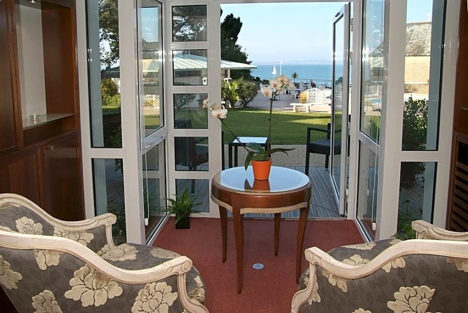 Фото Clos de Vallombreuse, The Originals Relais