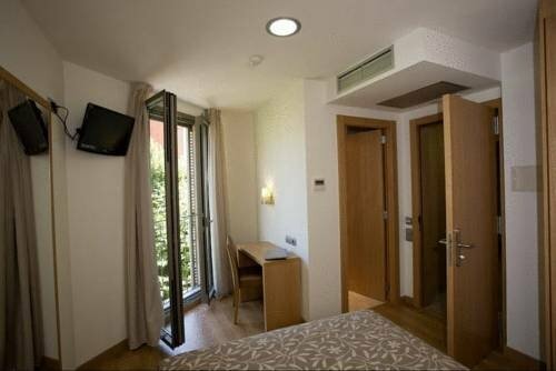 Гостиница Hostal Rambla