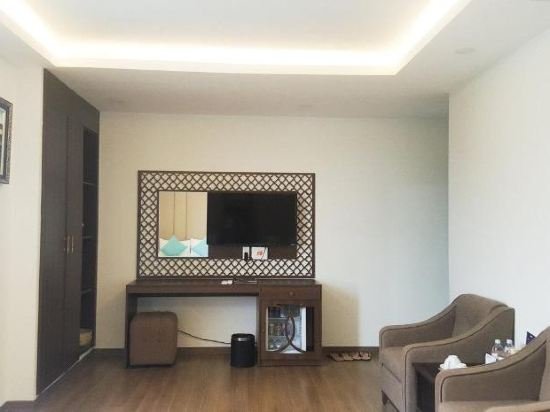 Фото Pariat River Front Hotel