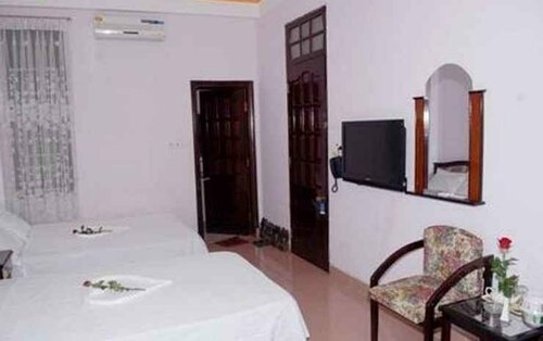 Гостиница Cat Phu Hotel в Буонметхуоте