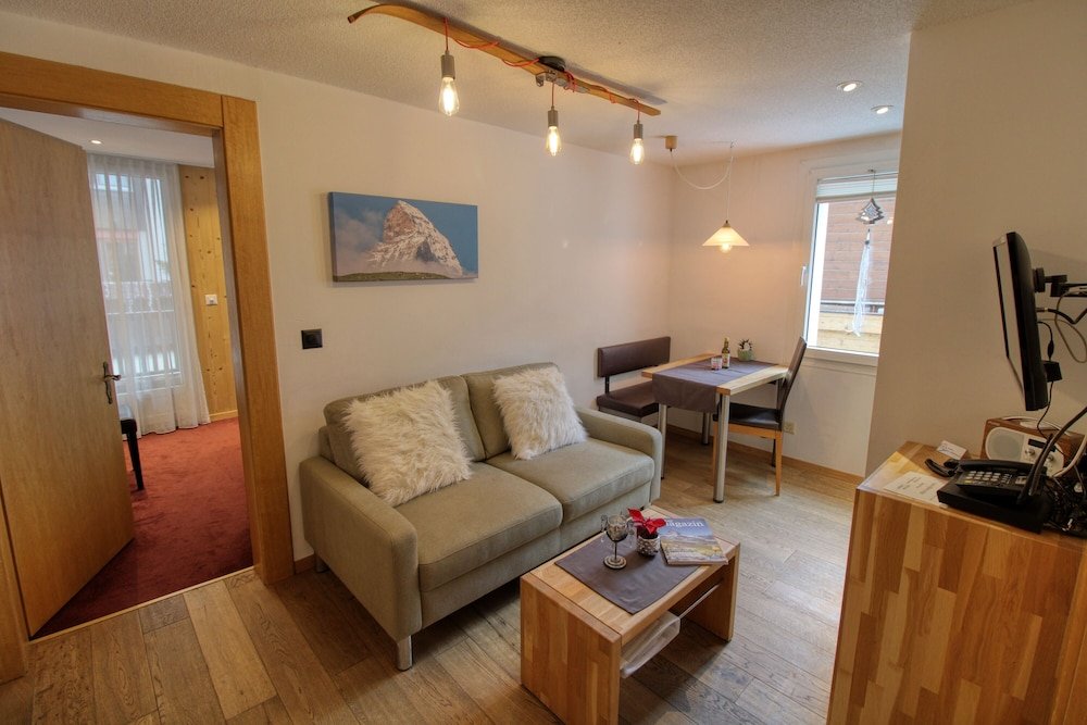 Фото Alpine Lodge