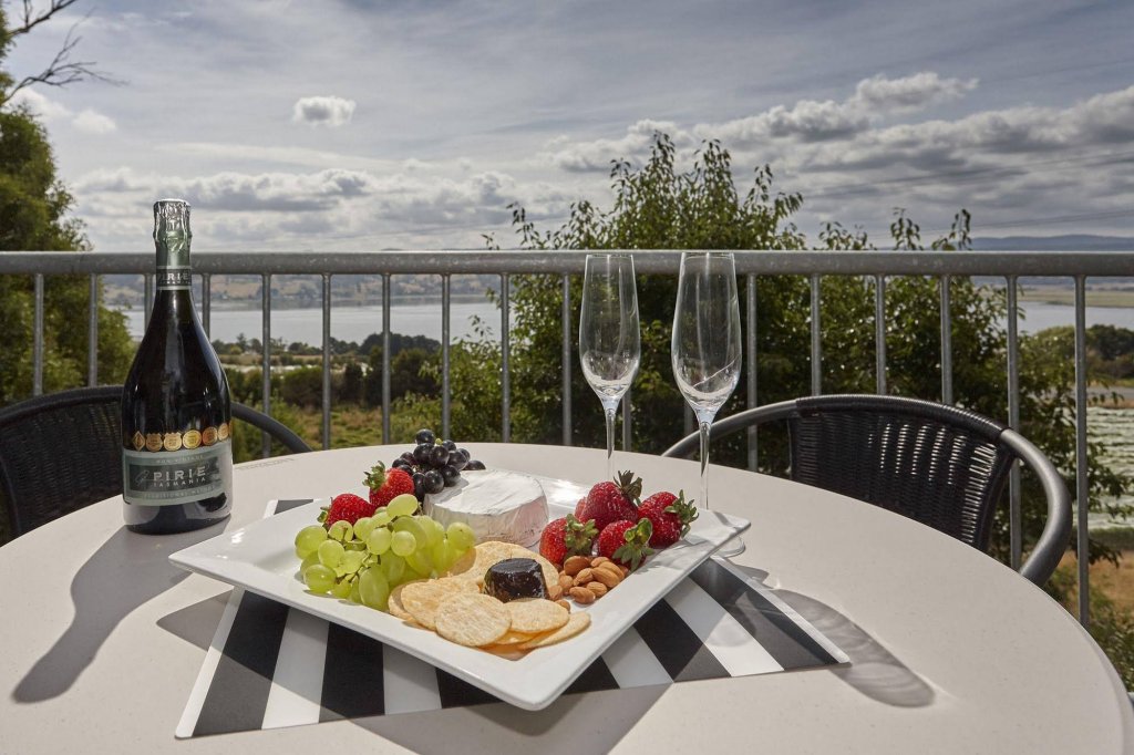 Фото Tamar River Apartments