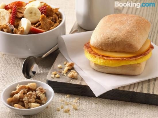 Фото Home2 Suites by Hilton West Palm Beach Airport, Fl