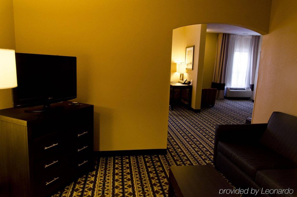 Фото Comfort Suites Monroe