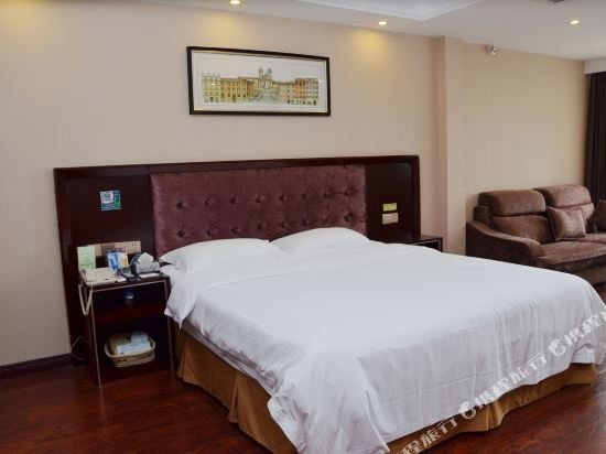 Фото GreenTree Inn Chengdu high-tech Development West Zone Shidai Tian Street Express Hotel