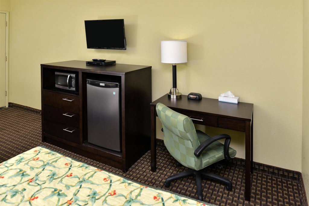 Фото SureStay Hotel by Best Western Vallejo Napa Valley