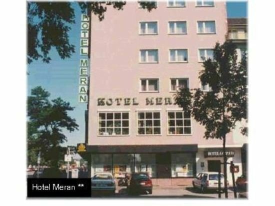 Гостиница Hotel Meran Hallenbad & Sauna