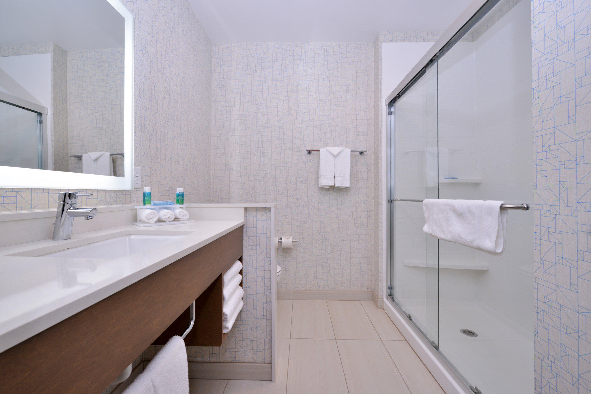 Фото Holiday Inn Express & Suites Madison, an Ihg Hotel