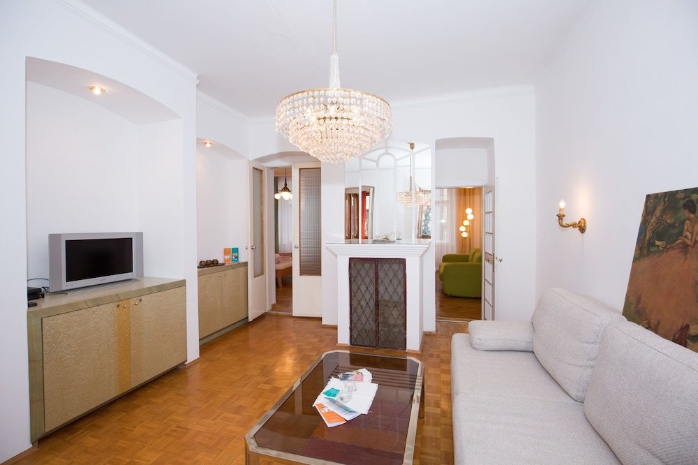 Фото Marthas Veranda Apartment