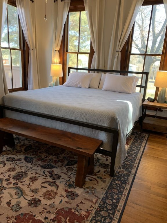 Фото Alpine Bed and Breakfast