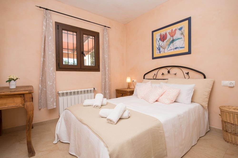 Фото Es Mitja Davall