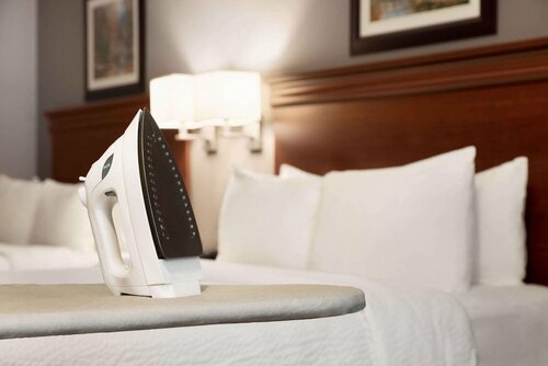 Гостиница Premier Inn & Suites - Downtown Hamilton в Гамильтоне