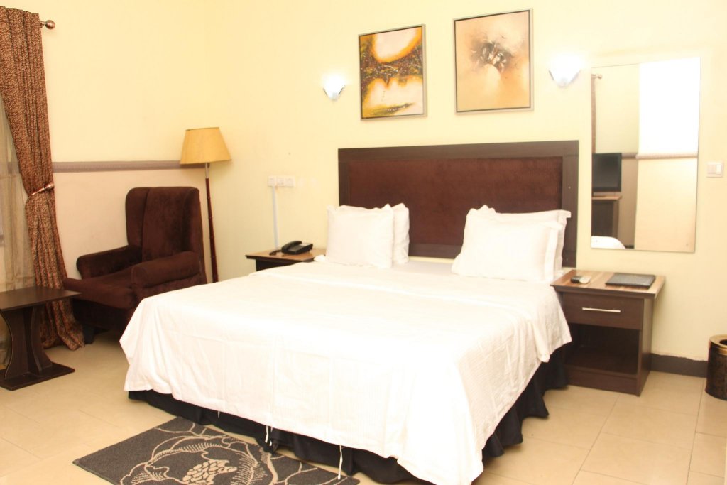 Фото Trafford Hotel