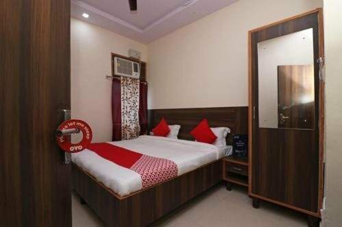 Гостиница Oyo 23157 Grand Sudershan Hs в Агре