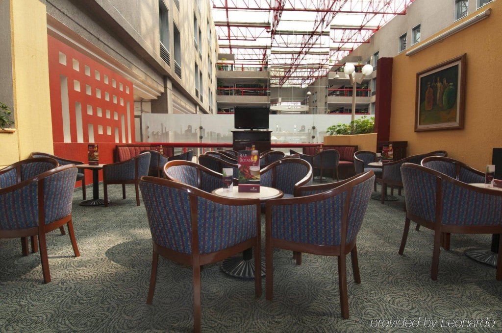 Фото Fiesta Inn Tlalnepantla