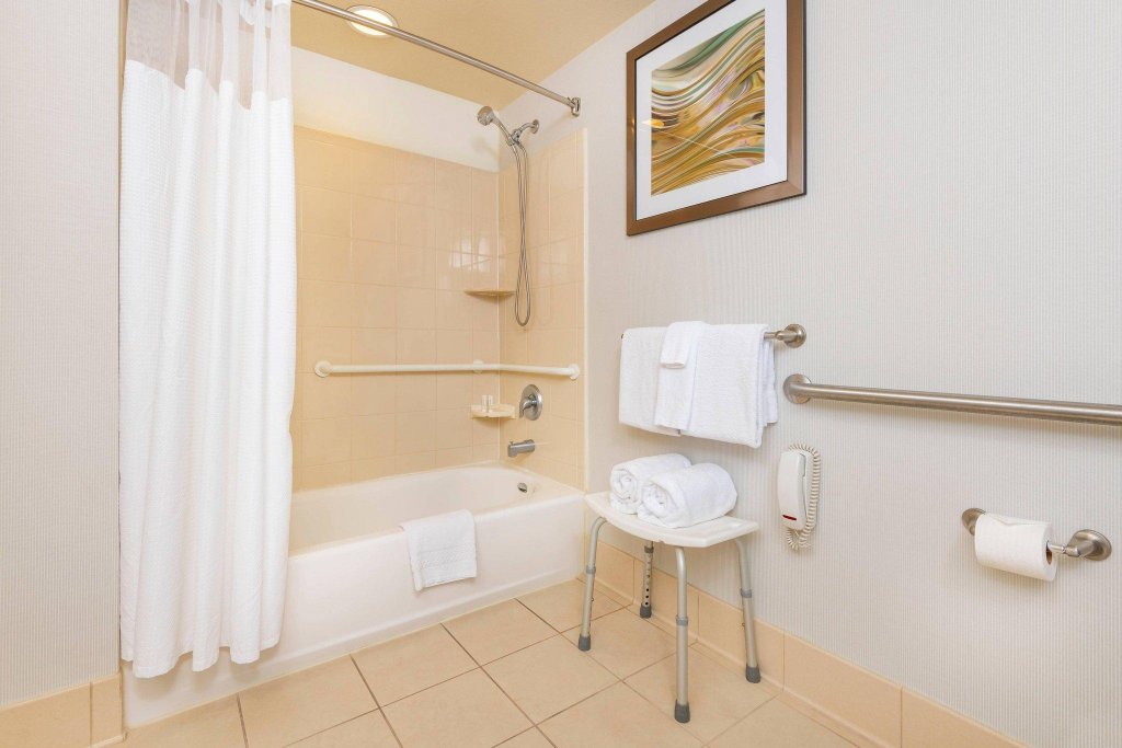 Фото Courtyard by Marriott Phoenix West/Avondale