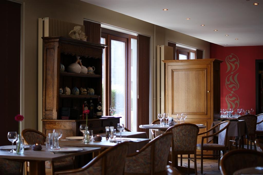 Фото Hostellerie La Villa Des Roses