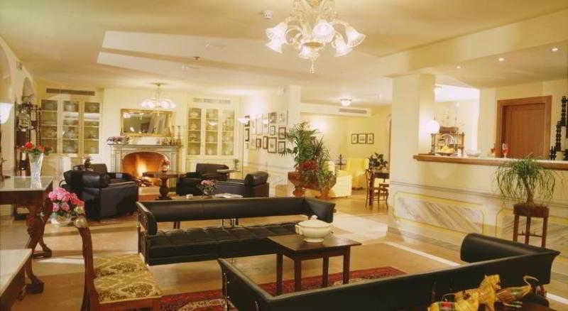 Фото Racetrack Road Hotel