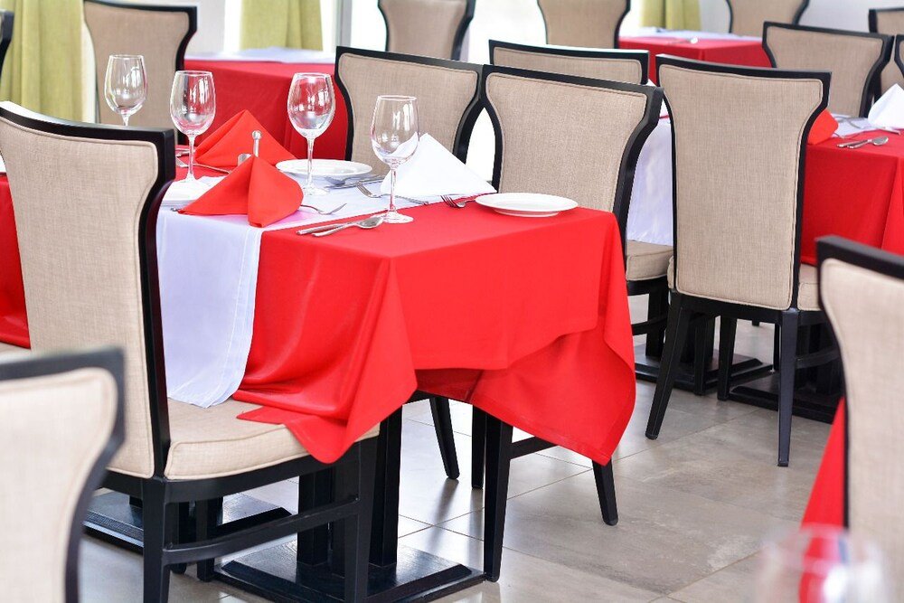 Фото The Alps Hotel