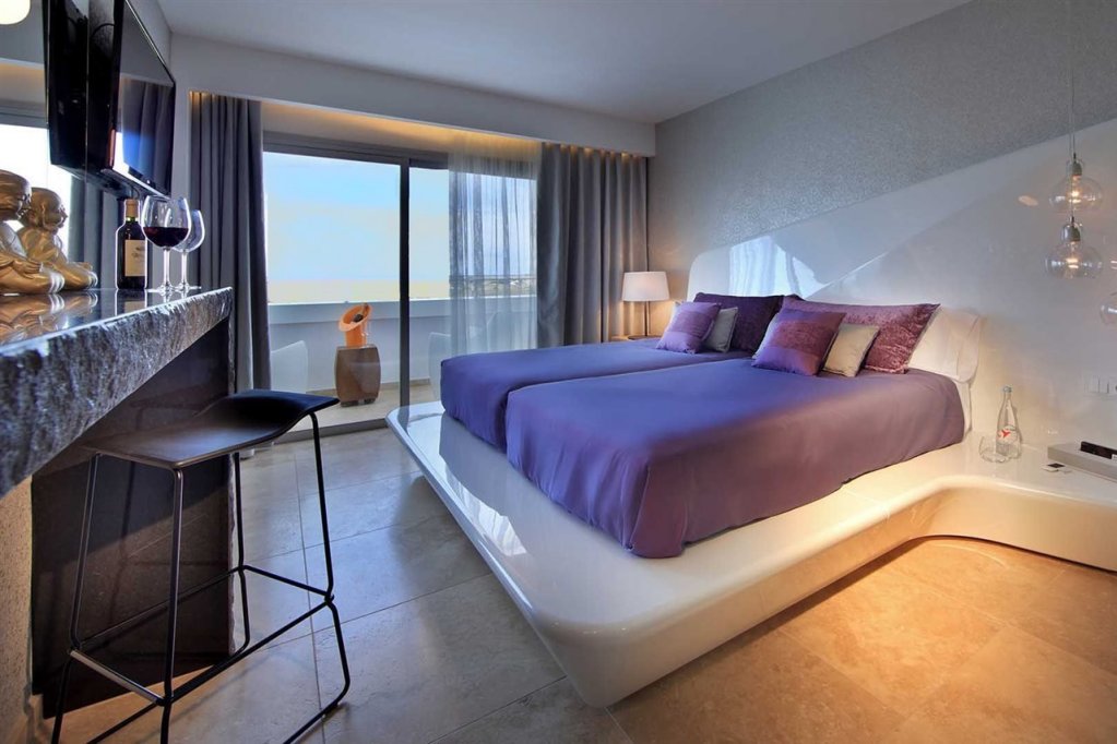 Фото Ushuaia Ibiza Beach Hotel - Adults Only