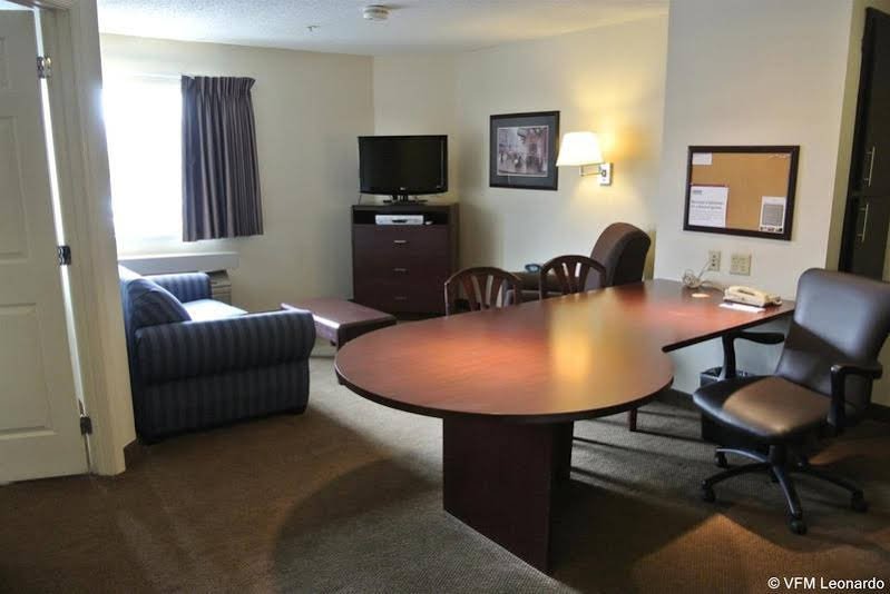 Фото Candlewood Suites Washington-Fairfax, an Ihg Hotel