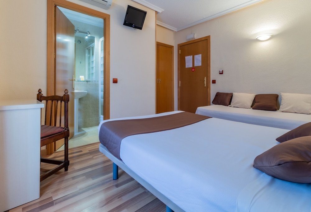 Фото Hostal Rural El Caño by Viverestays